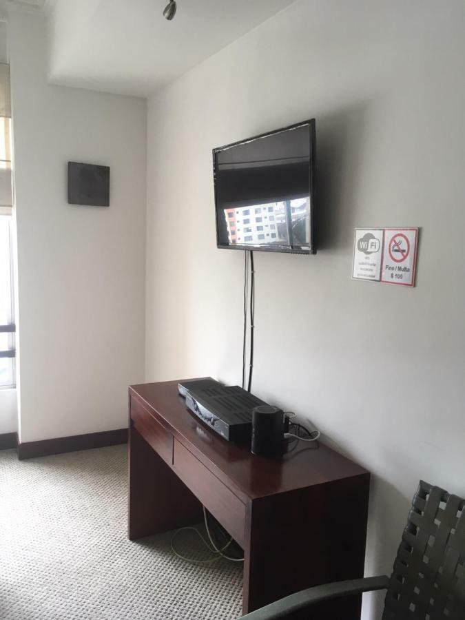 Suites Parque Real Кито Экстерьер фото